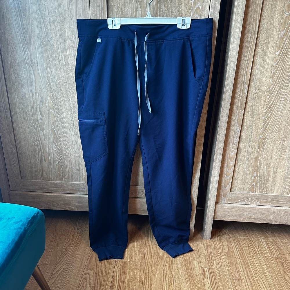 Zamora Jogger Scrub Pants™
Navy Blue Figs
